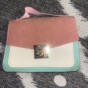 Small handheld clutch